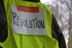 Gilets Jaunes : l'histoire se répète-t-elle à la pompe ? 1 gilet jaune, révolutionne pétrole