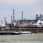 guerre au Moyen-Orient, Raffinerie de pétrole