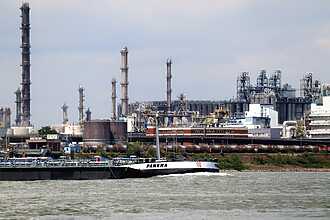 Moyen-Orient Le dilemme des pétromonarchies 11 guerre au Moyen-Orient, Raffinerie de pétrole