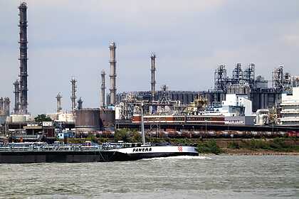 guerre au Moyen-Orient, Raffinerie de pétrole