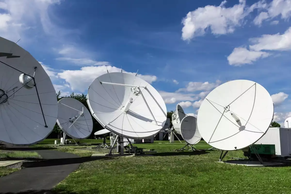 la guerre des fréquences entre opérateurs mobiles et satellite