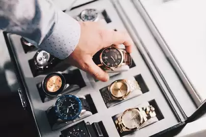 Optez pour une montre ou un bracelet connecté avec eSIM. Restez joignable, suivez votre santé et connectez-vous partout sans smartphone.