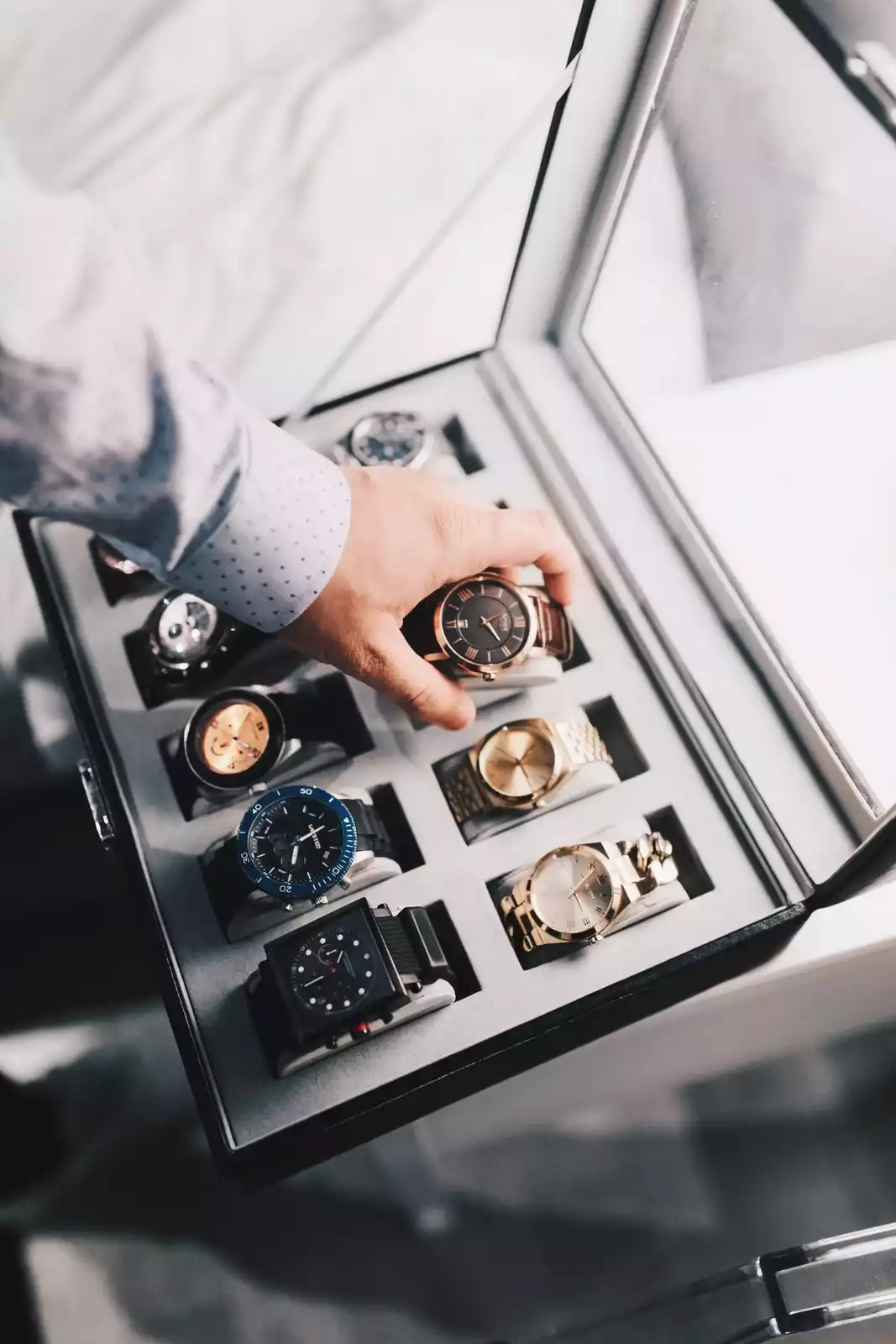 Les montres et bracelets connectés avec eSIM 7 Optez pour une montre ou un bracelet connecté avec eSIM. Restez joignable, suivez votre santé et connectez-vous partout sans smartphone.