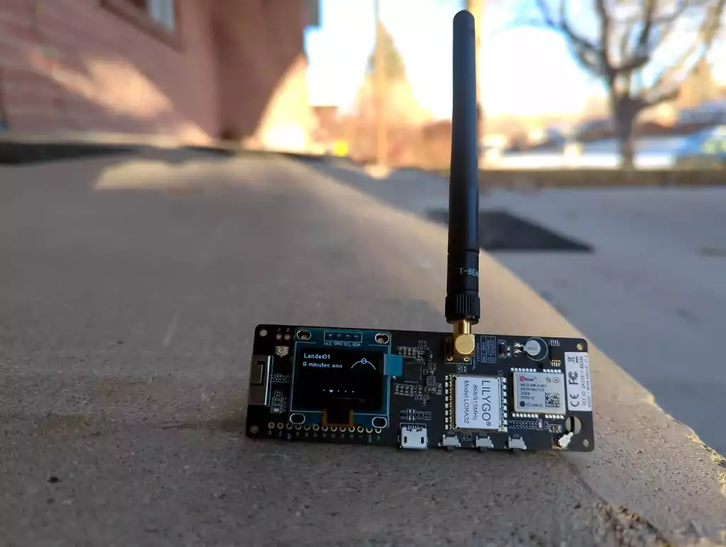 Créez votre Internet gratuit partout grâce aux ondes LoRa 9 Afrique, zones blanches ou de conflit : les modules LoRa Meshtastic vous permettent d'envoyer des SMS gratuits là où aucun réseau n'existe.