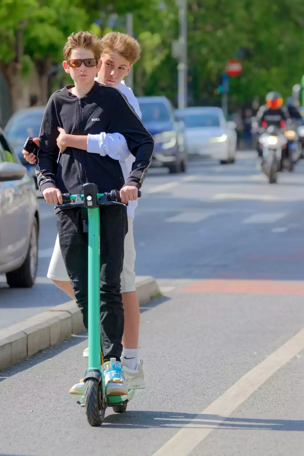 eSIM et ados : la surveillance détruit elle la confiance ? 7 Géolocalisation des ados par eSIM : comment protéger votre enfant sans détruire le dialogue et sa liberté ?