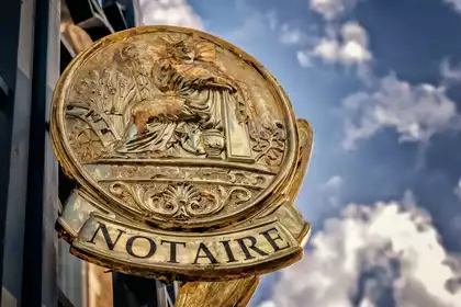 Ce que les professionnels ne disent jamais à ChatGPT 7 L'IA locale sécurise les données des avocats, notaires et comptables. Gardez la maîtrise totale sans fuite vers le cloud.