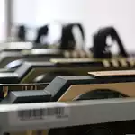 Déployez une IA locale et souveraine sur un rig 10 GPU. Maîtrisez vos données sans dépendre du cloud.