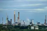 Sous le capot, une puce dopée à l'IA locale réduit la facture de carburant 1 raffinerie et ia local pour éco escence